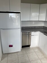 340 NW 19th St in Boca Raton, FL - Foto de edificio - Building Photo