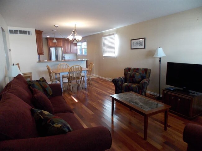 7 S Decatur Ave in Margate City, NJ - Building Photo - Building Photo