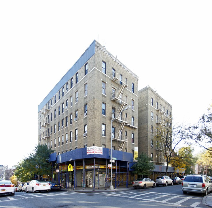 Elbay Court in Bronx, NY - Building Photo