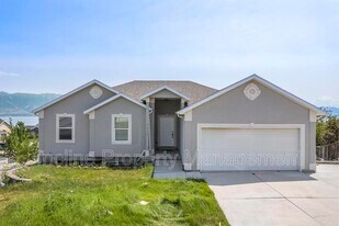 4016 S Sunrise Dr in Saratoga Springs, UT - Building Photo