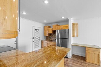 1250 E Sample Rd in Pompano Beach, FL - Building Photo - Building Photo