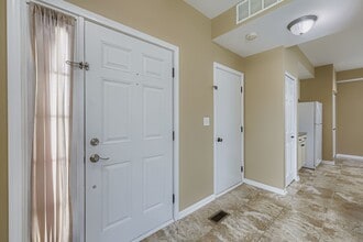 323 Norwell Ln in Round Lake, IL - Building Photo - Building Photo