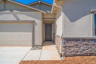 3060 Lauda Ct in Redding, CA - Building Photo - Building Photo