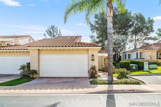 12012 Royal Birkdale Row in San Diego, CA - Foto de edificio - Building Photo