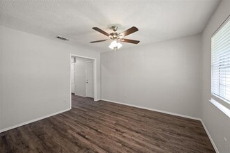 230 NE Craig St in Burleson, TX - Building Photo - Building Photo