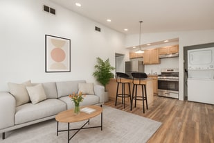 981 Highland St in Columbus, OH - Building Photo