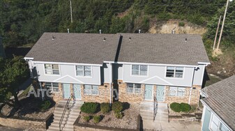 1320 S Jackson St in Junction City, KS - Building Photo