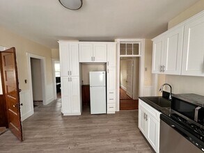 57 Dimick St, Unit 3 in Somerville, MA - Building Photo - Building Photo