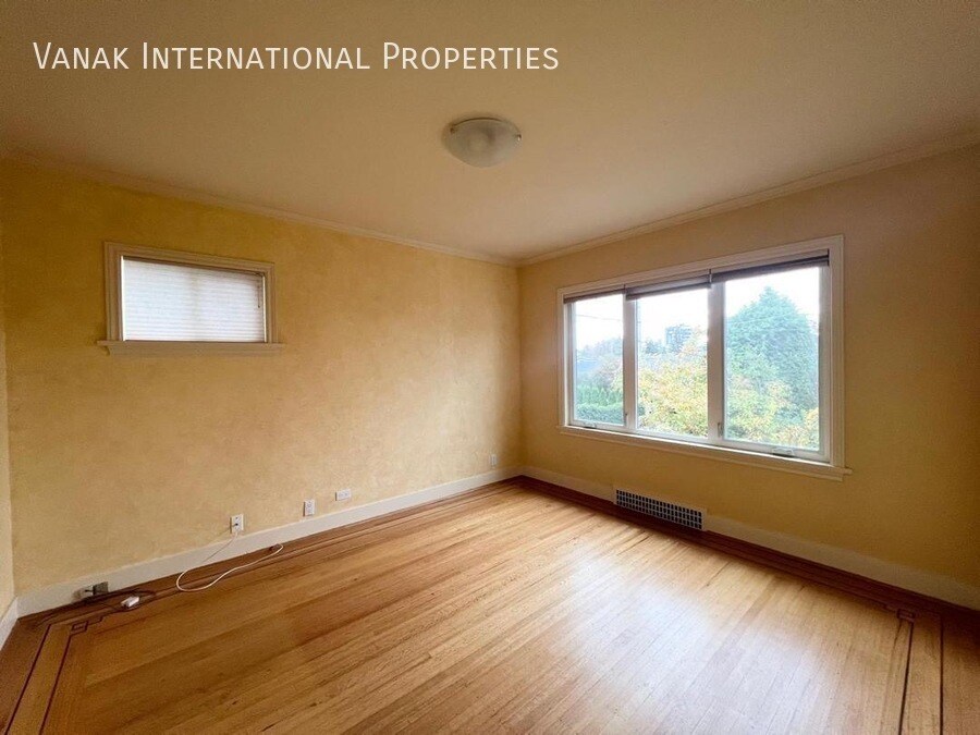 2341 Jefferson Ave in West Vancouver, BC - Building Photo