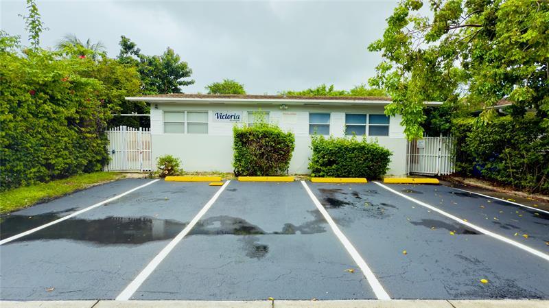 16021 NE 18th Pl in North Miami Beach, FL - Building Photo