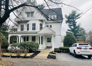 141 Cypress St, Unit 1 in Newton, MA - Building Photo - Building Photo