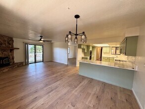 356 Rivella Vista Dr in Redding, CA - Building Photo - Building Photo