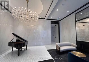 8-5218 Wellesley St W in Toronto, ON - Building Photo - Building Photo