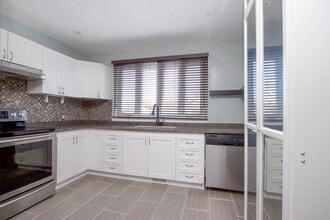 94 Emperor St in Ajax, ON - Building Photo - Building Photo