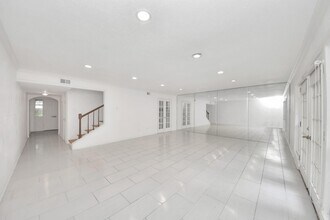 832 Wax Myrtle Ln, Unit 832 in Houston, TX - Foto de edificio - Building Photo