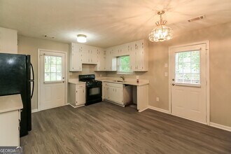 7548 Colonial Ct in Jonesboro, GA - Building Photo - Building Photo