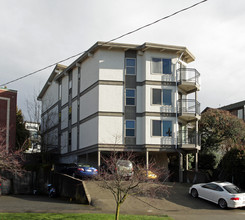 Laurey Ann Apartments in Seattle, WA - Foto de edificio - Building Photo