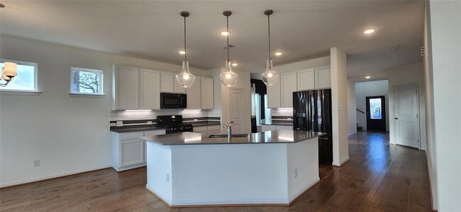 201 Water Grass Trl in Clute, TX - Building Photo - Building Photo