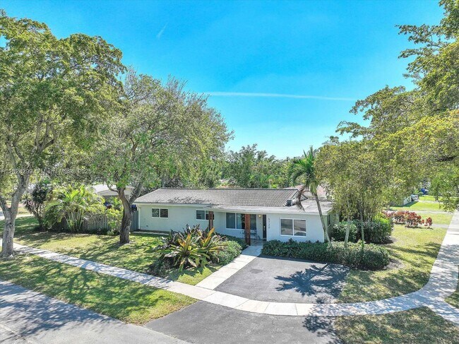 5720 Van Buren St in Hollywood, FL - Building Photo - Building Photo