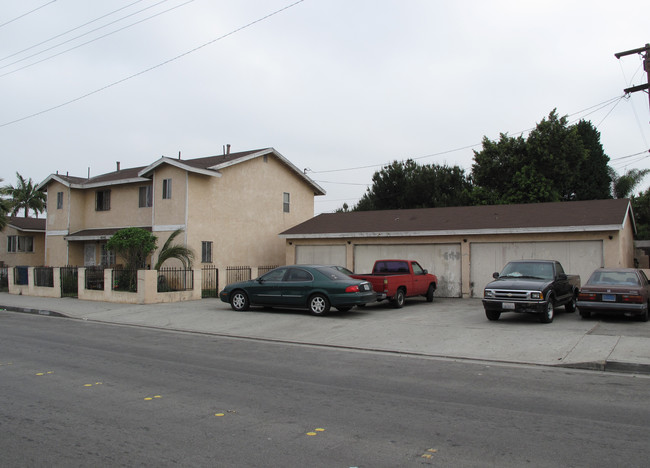 4753 Randolph St in Maywood, CA - Foto de edificio - Building Photo