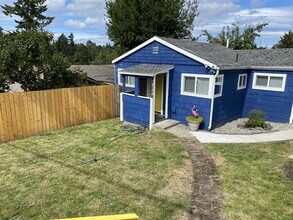 2120 15th St in Bremerton, WA - Foto de edificio - Building Photo