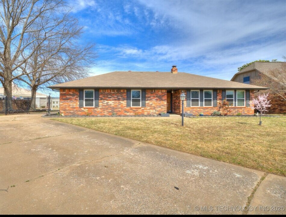 7501 E 81st Pl in Tulsa, OK - Building Photo