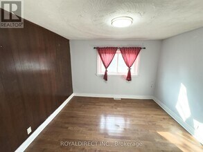 3261 Lawrence Ave E in Toronto, ON - Building Photo - Building Photo