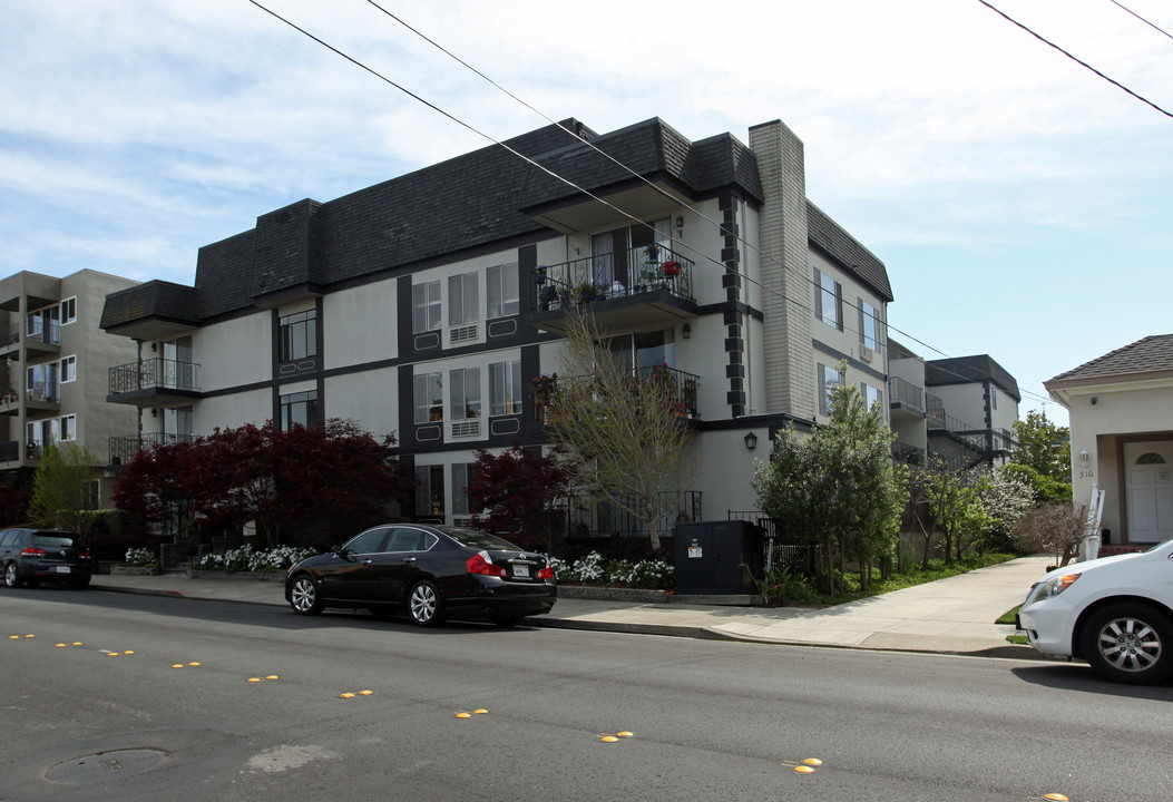 520 Elm St in San Carlos, CA - Foto de edificio