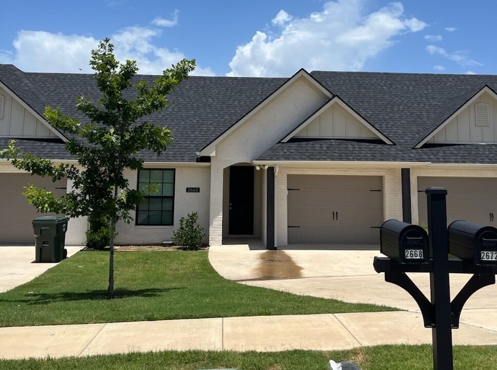 2644 Barbee Rd in Whitehouse, TX - Building Photo