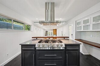 9918 Coldwater Cir in Dallas, TX - Foto de edificio - Building Photo