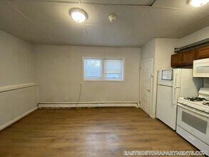 10 Marion St, Unit R in Boston, MA - Foto de edificio - Building Photo