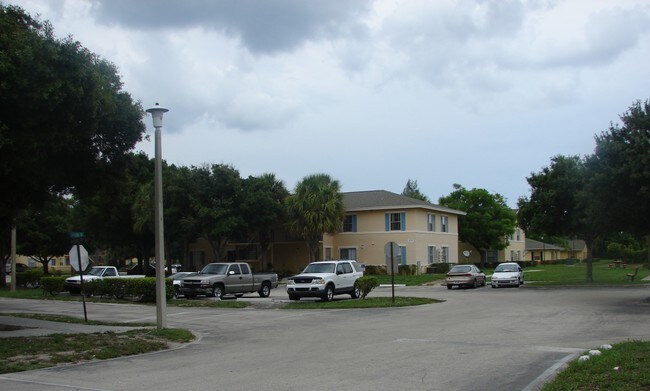 Auburn Trace Apartments in Delray Beach, FL - Building Photo - Building Photo