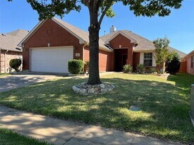 623 Creekside Dr in Little Elm, TX - Building Photo