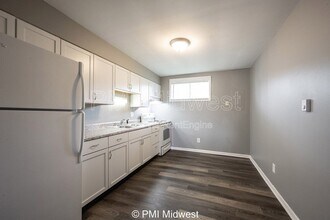 7046 US-36 in Avon, IN - Foto de edificio - Building Photo