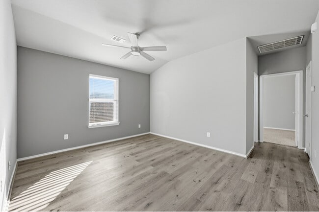 4528 Sleepy Meadows Dr in Fort Worth, TX - Foto de edificio - Building Photo