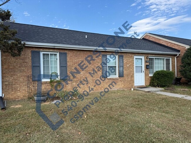 1105 Lakeview Pl in Hollins, VA - Building Photo - Building Photo