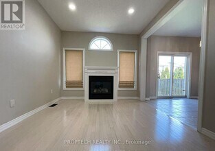 220 Farmstead Rd in Richmond Hill, ON - Building Photo - Building Photo