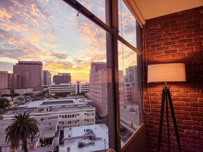100 Atlantic Ave, Unit 803 in Long Beach, CA - Foto de edificio - Building Photo