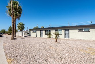 1081 N California St in Chandler, AZ - Building Photo - Building Photo