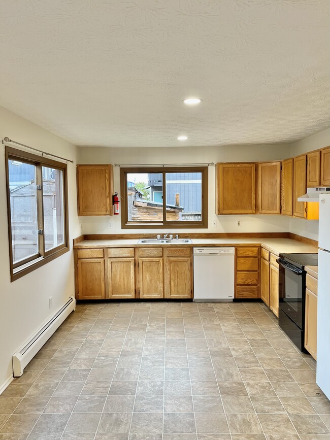 5841 E 6th Ave, Unit #3 in Anchorage, AK - Building Photo - Building Photo