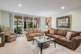 4801 Esedra Ct in Greenacres, FL - Foto de edificio - Building Photo
