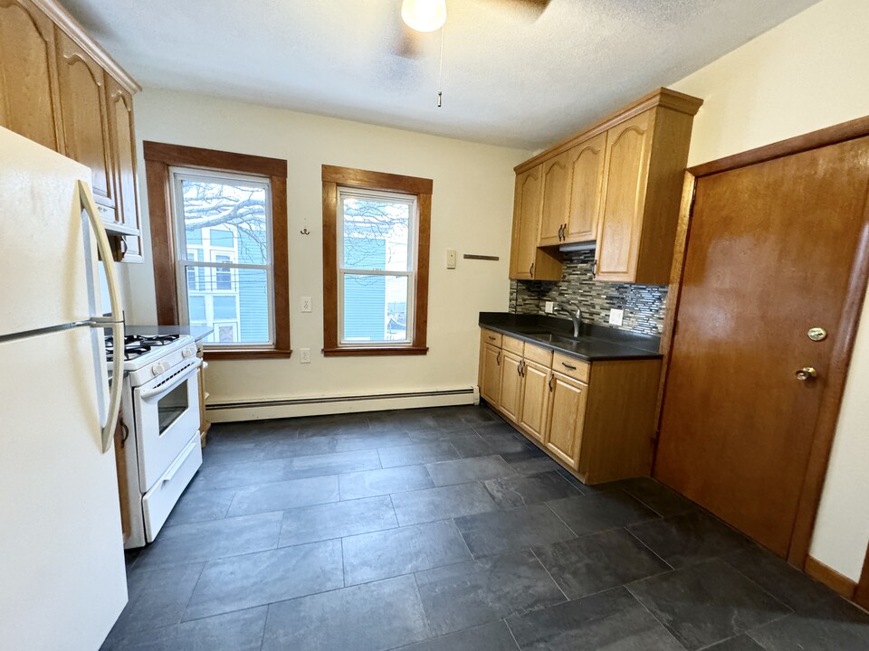 28 Willow St, Unit 2 in Cambridge, MA - Building Photo