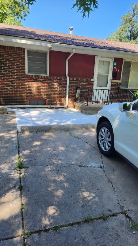 property at 613 N Lorraine Ave