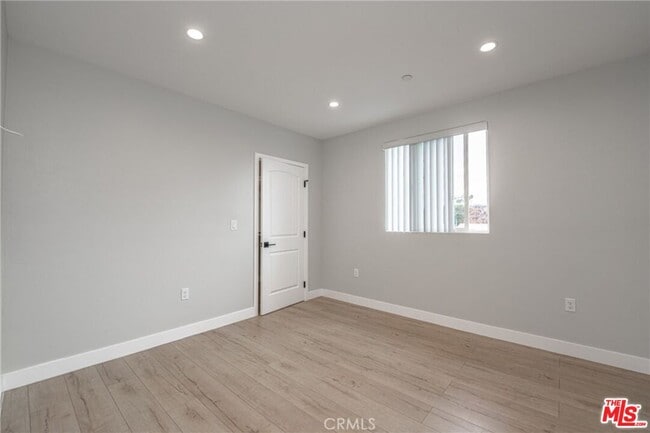 433 W Gage Ave in Los Angeles, CA - Building Photo - Building Photo