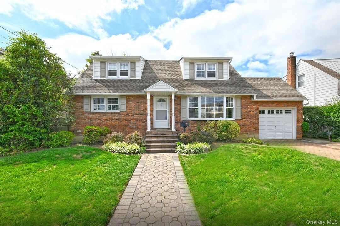 728 Bellmore Rd in North Bellmore, NY - Building Photo