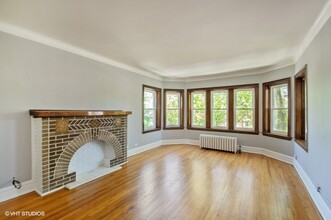 4831 W Roscoe St-Unit -2 in Chicago, IL - Foto de edificio - Building Photo