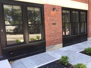 2044 Beacon St, Unit 2 in Waban, MA - Building Photo - Building Photo