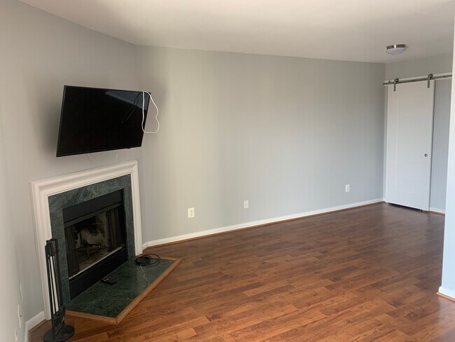 3217 Wisconsin Ave NW in Washington, DC - Building Photo - Building Photo