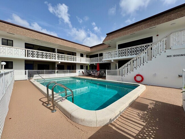 305 SE 9th Ave in Pompano Beach, FL - Building Photo - Building Photo