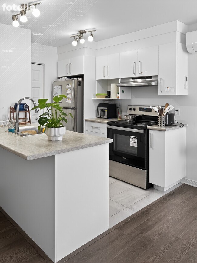 295 De L'hippodrome Av in Gatineau, QC - Building Photo - Building Photo